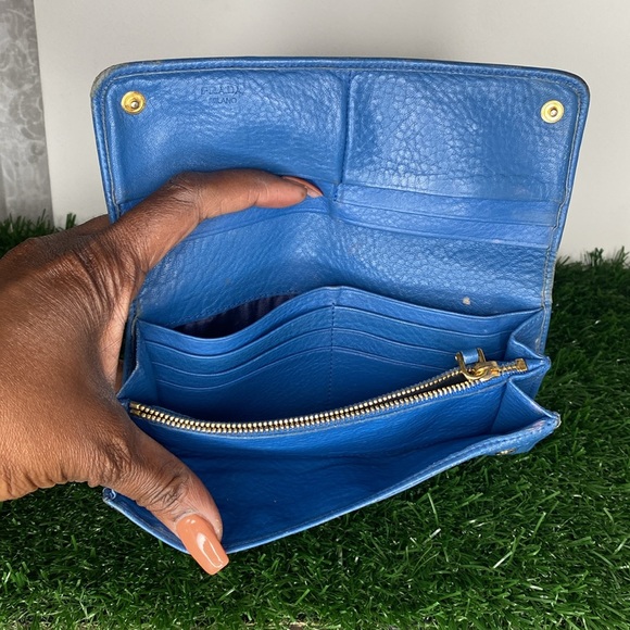 Authentic 🌺🌺🌺Prada wallet - Picture 4 of 12
